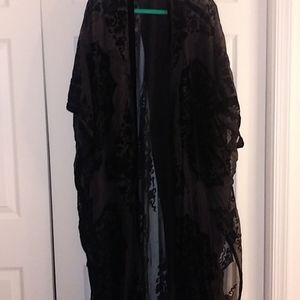 Torrid sheer black patterned kimono